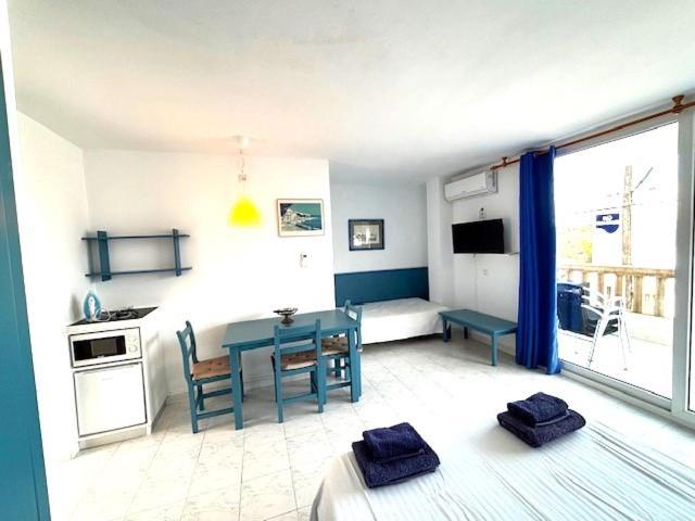 Apartamentos Can Marsalet Puerto Colom Exterior foto