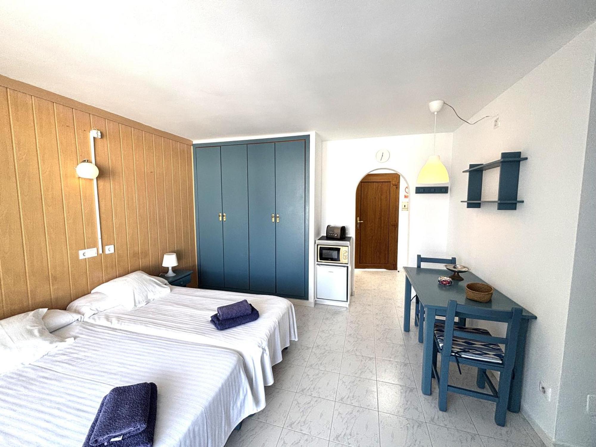 Apartamentos Can Marsalet Puerto Colom Exterior foto