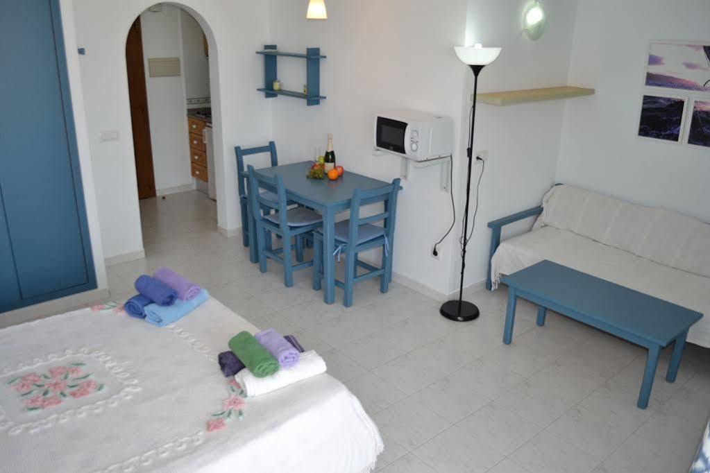 Apartamentos Can Marsalet Puerto Colom Exterior foto